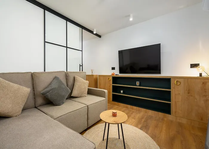 Room In An Apartment In Central Location